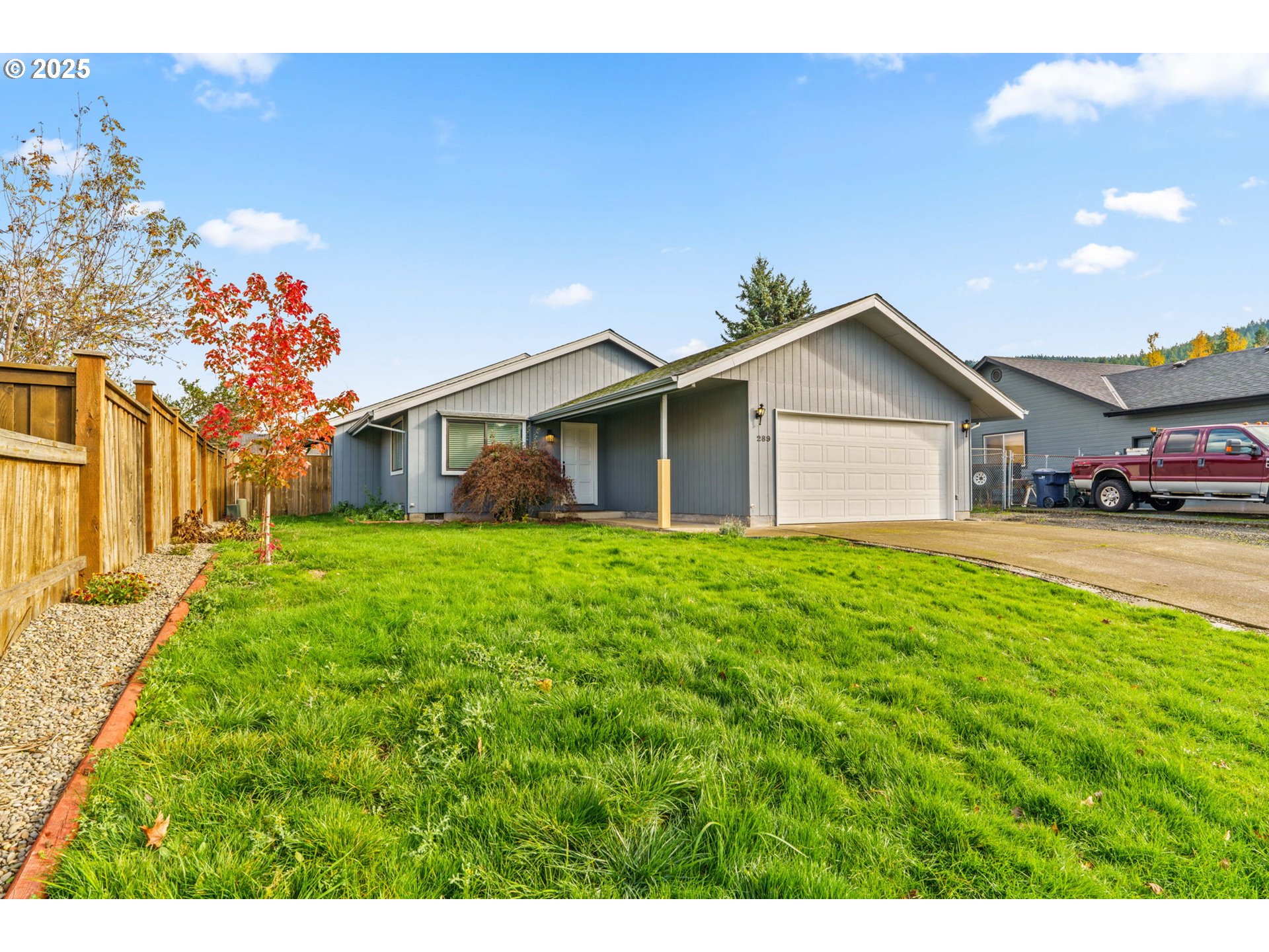289 73rd Place Springfield, OR 97478 - Photo 2 of 32 a house view with a garden space