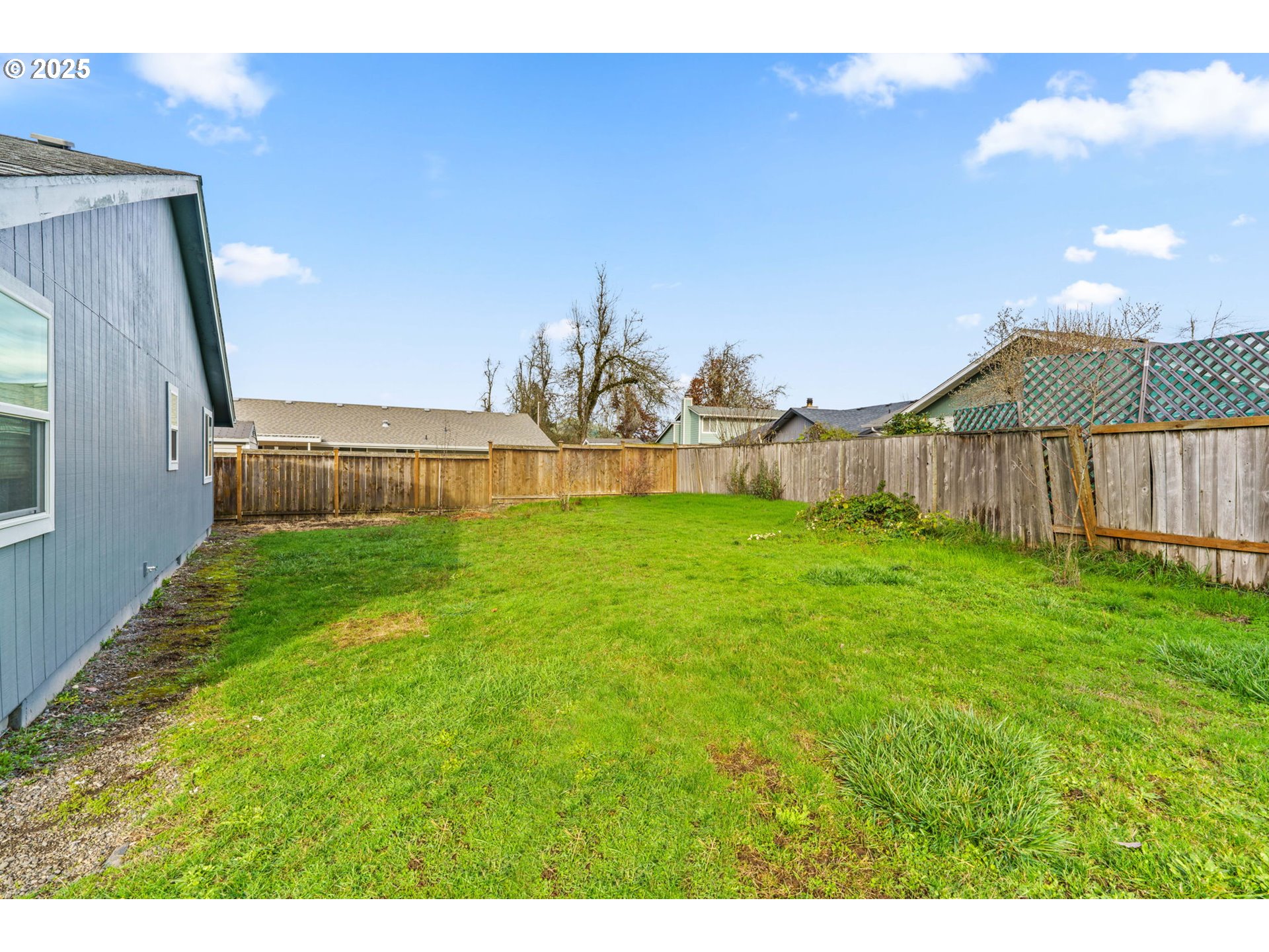 289 73rd Place Springfield, OR 97478 - Photo 30 of 32 a view of a backyard with a garden