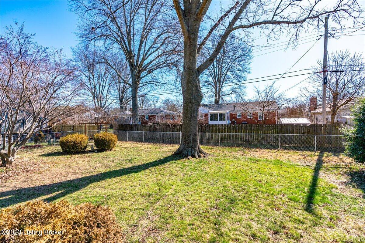 4322 Wingate Road Louisville, KY 40207 - Photo 33 of 33 Large Fully Fenced Backyard