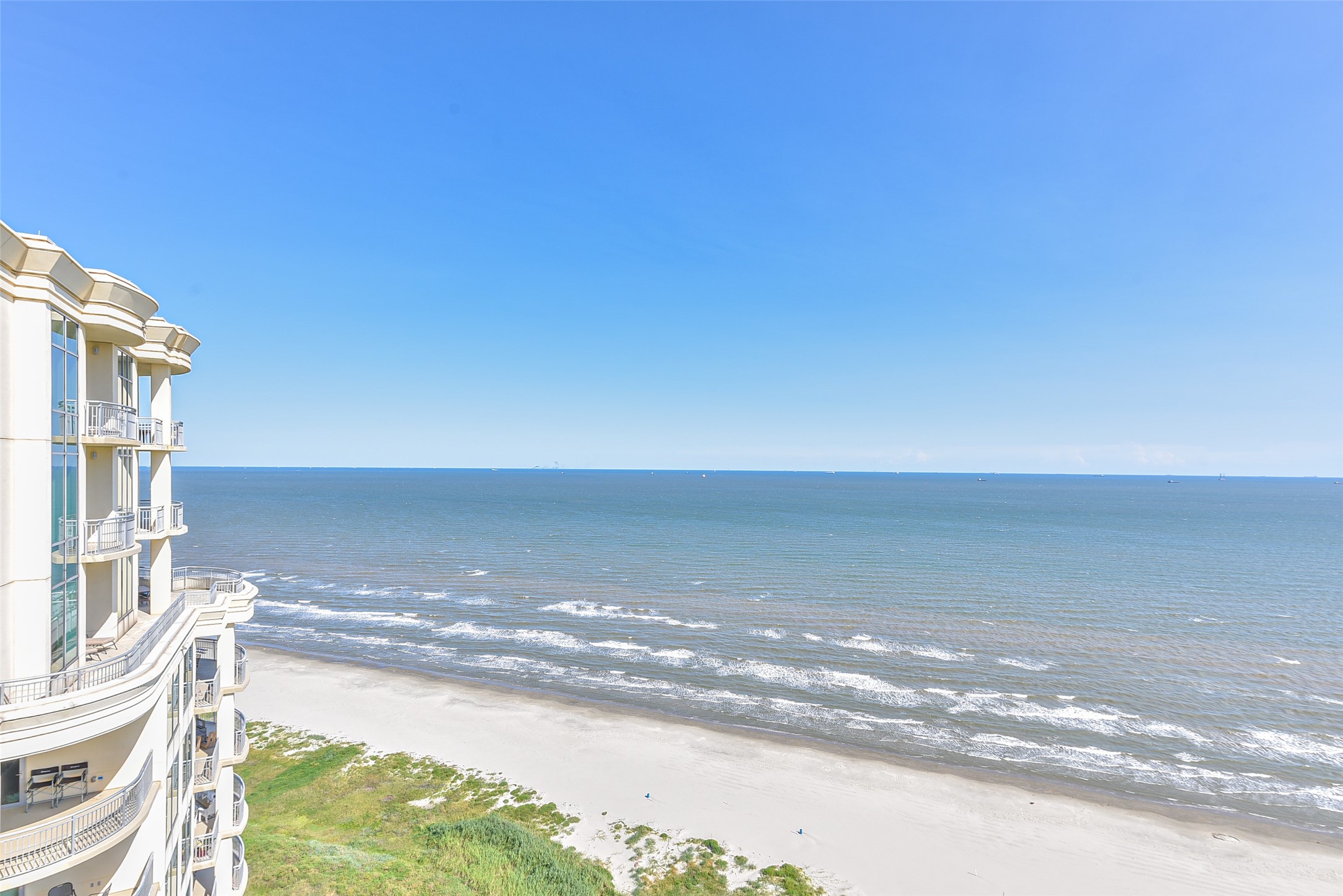 801 East Beach Drive, Unit TW2704 Galveston, TX 77550 - Photo 20 of 48 a view of an ocean beach