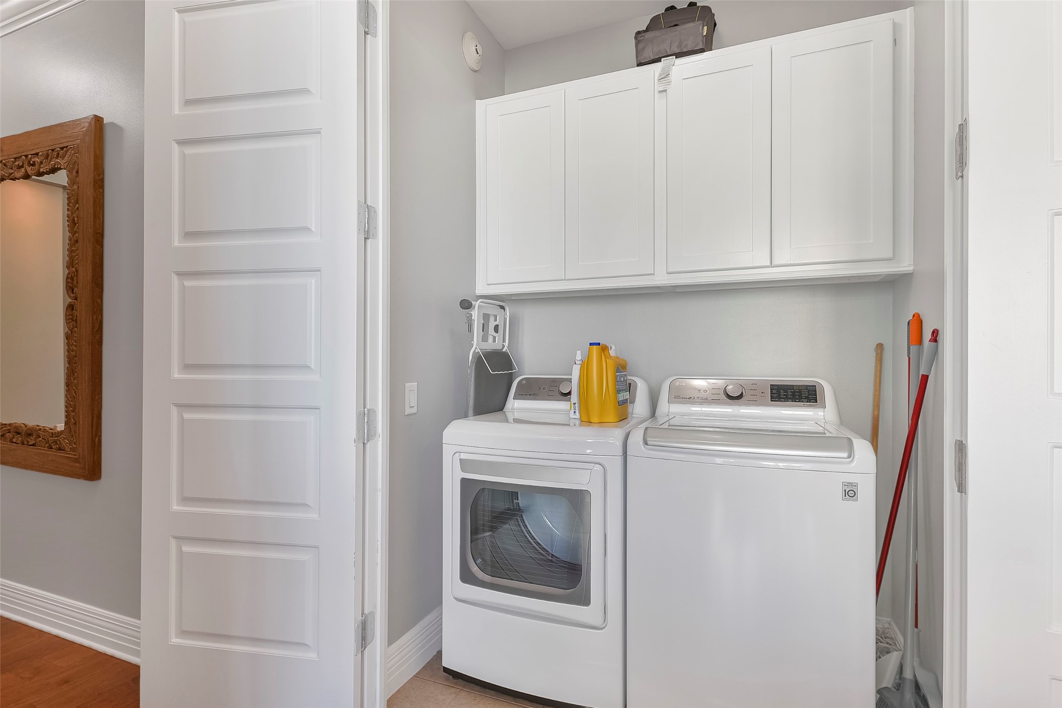 801 East Beach Drive, Unit TW2704 Galveston, TX 77550 - Photo 31 of 48 a utility room with dryer and washer