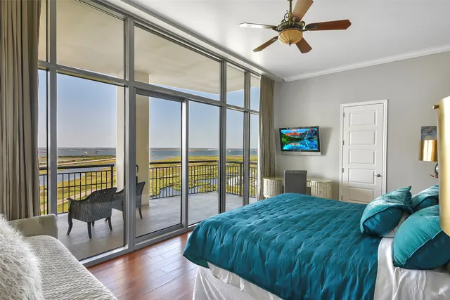 $8,500 | 801 East Beach Drive, Unit TW2704, Galveston, TX 77550