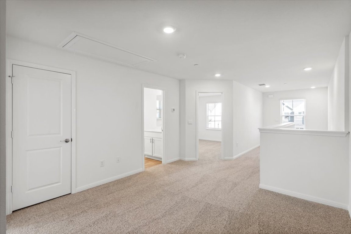 2620 Caleb Asher Loop Round Rock, TX 78665 - Photo 28 of 40 an empty room with windows and closet