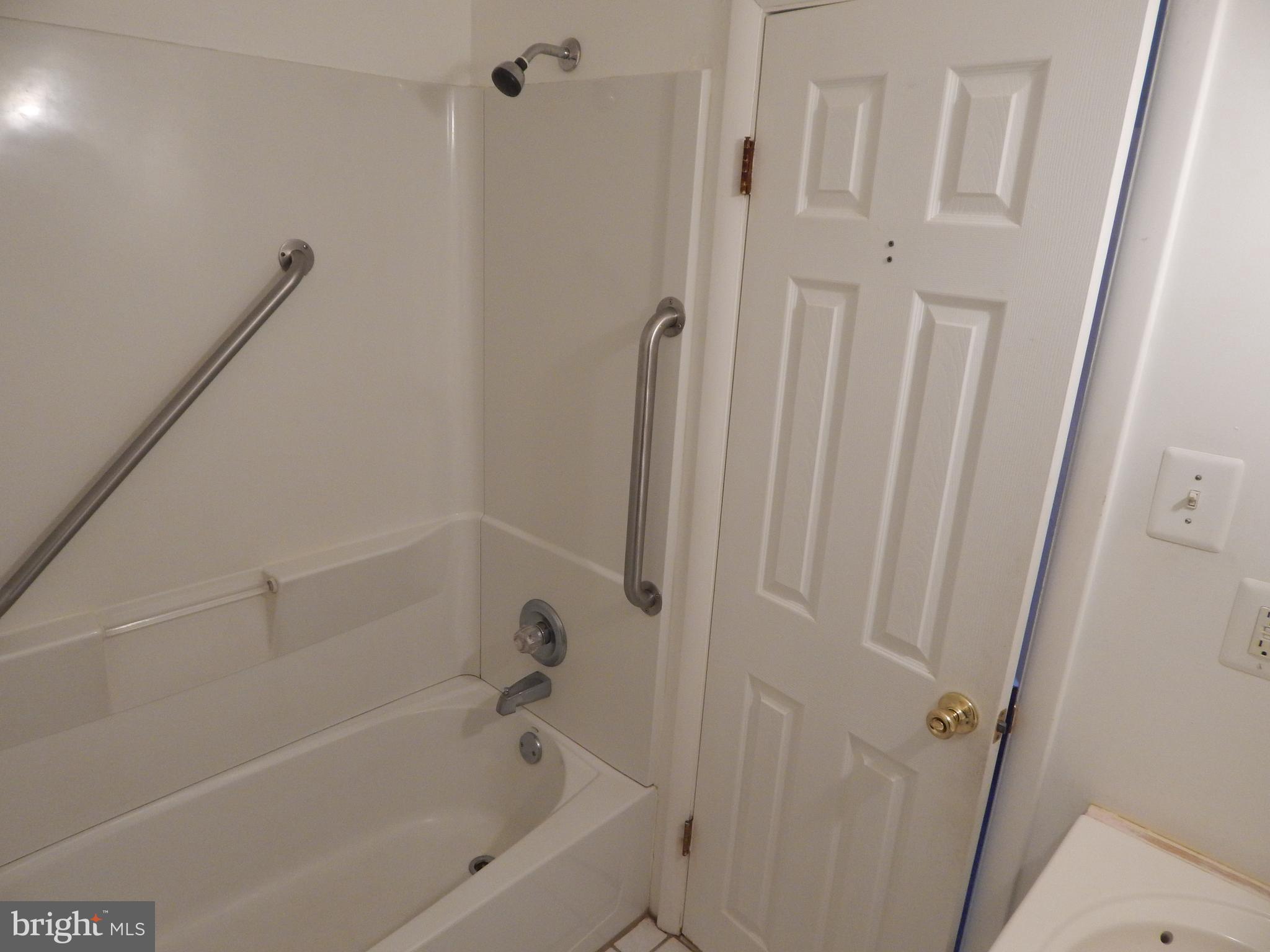 10805 Heflin Road Philadelphia, PA 19154 - Photo 8 of 13 Modern bath