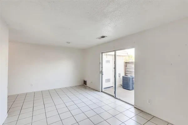 $1,200 | 2215 Mission Hill Drive, Unit 103, Austin, TX 78741