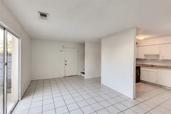 $1,200 | 2215 Mission Hill Drive, Unit 103, Austin, TX 78741