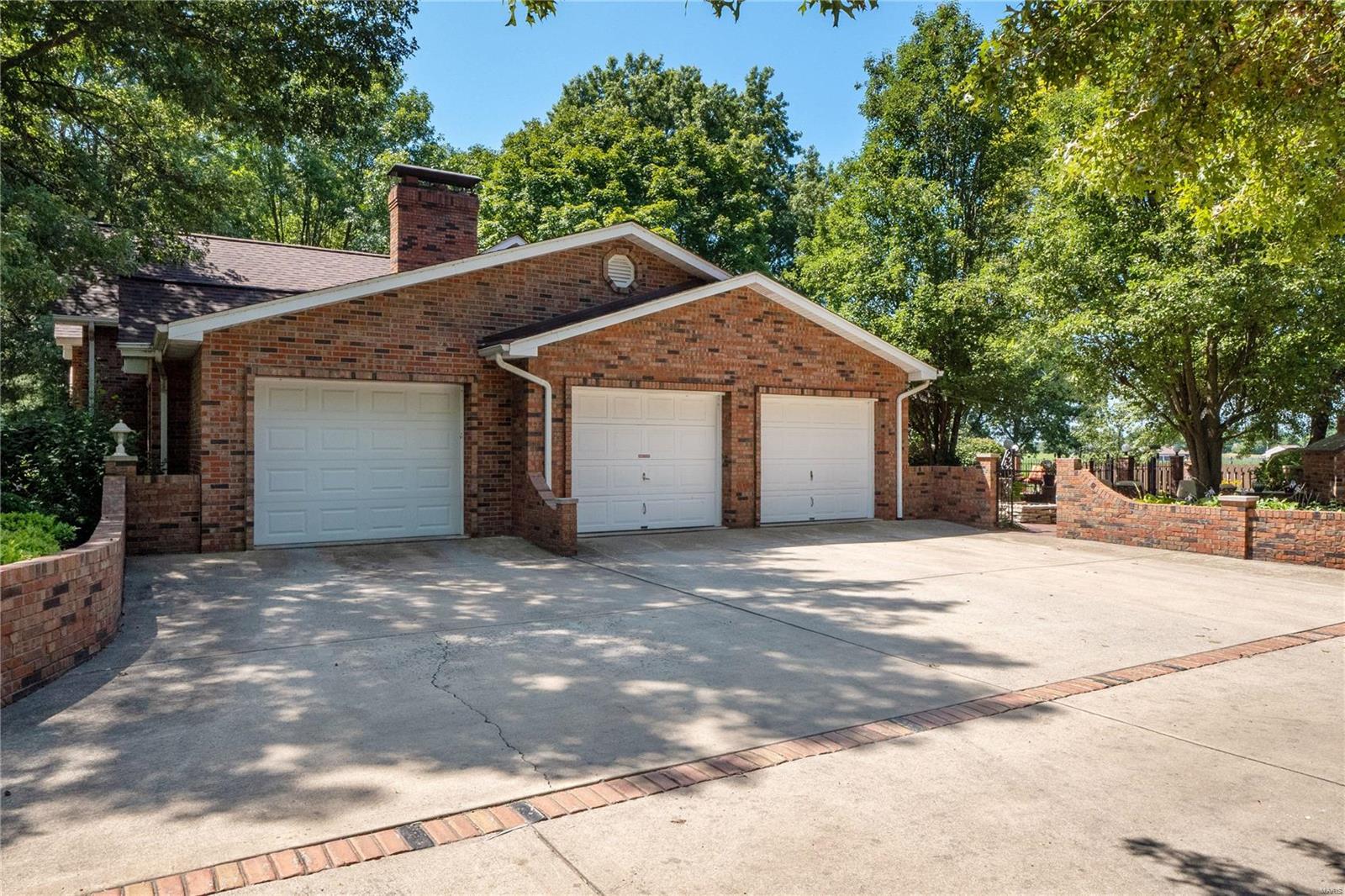 865 Schlueter Germaine Road Belleville, IL 62220 - Photo 4 of 99
