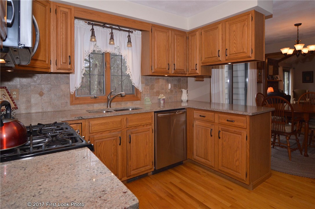 3 Walnut Road North Kingstown, RI 02852 - Photo 8 of 39
