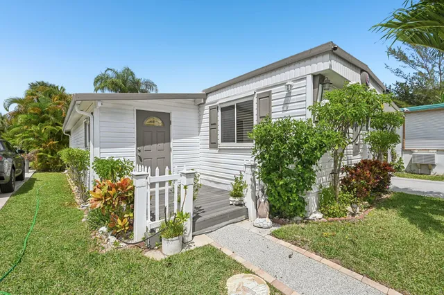 $139,900 | 4756 Northeast Blue Heron Lane, Jensen Beach, FL 34957