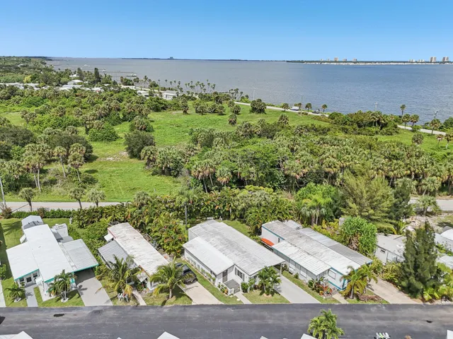 $139,900 | 4756 Northeast Blue Heron Lane, Jensen Beach, FL 34957