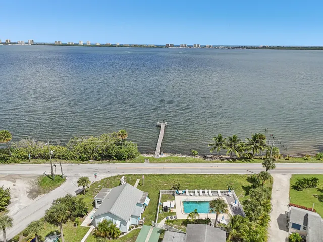 $139,900 | 4756 Northeast Blue Heron Lane, Jensen Beach, FL 34957