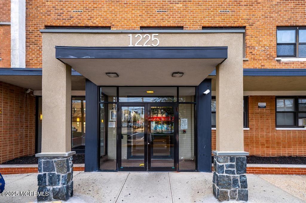 1225 John F. Kennedy Boulevard, Unit 8I Bayonne, NJ 07002 - Photo 4 of 18 a front view of a building
