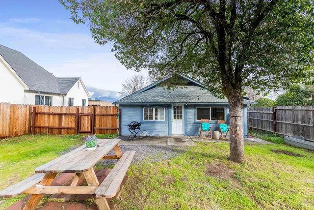 $1,500,000 | 13240 Highway 101, Hopland, CA 95449