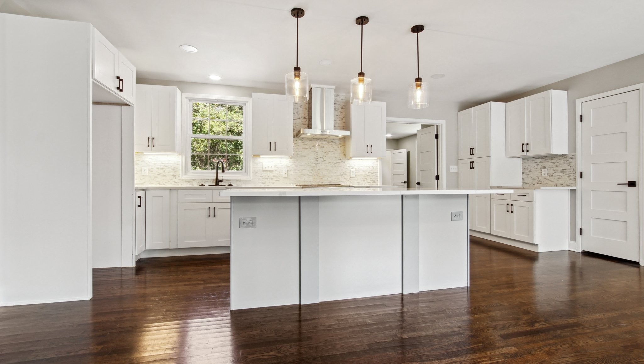 608 Hogan Road Nashville, TN 37220 - Photo 5 of 18 Gallery Image 5