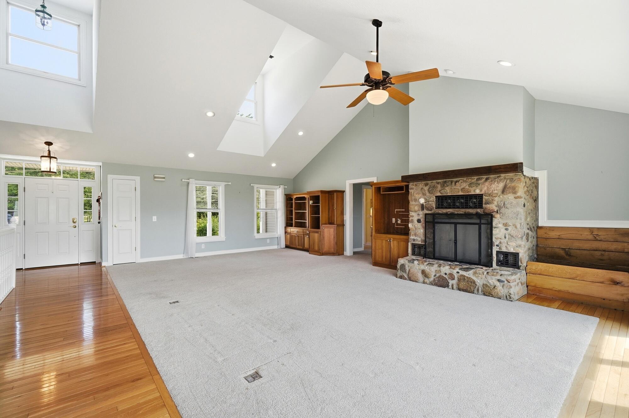9521 Brock Road Plain City, OH 43064 - Photo 4 of 70 Living Room