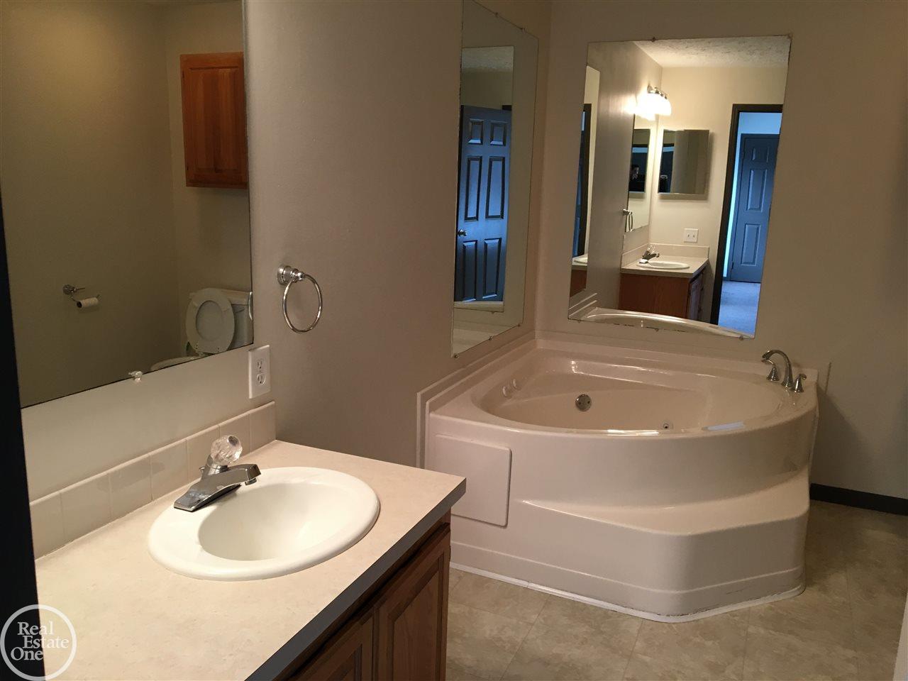 2711 Michigan Road Port Huron, MI 48060 - Photo 14 of 31