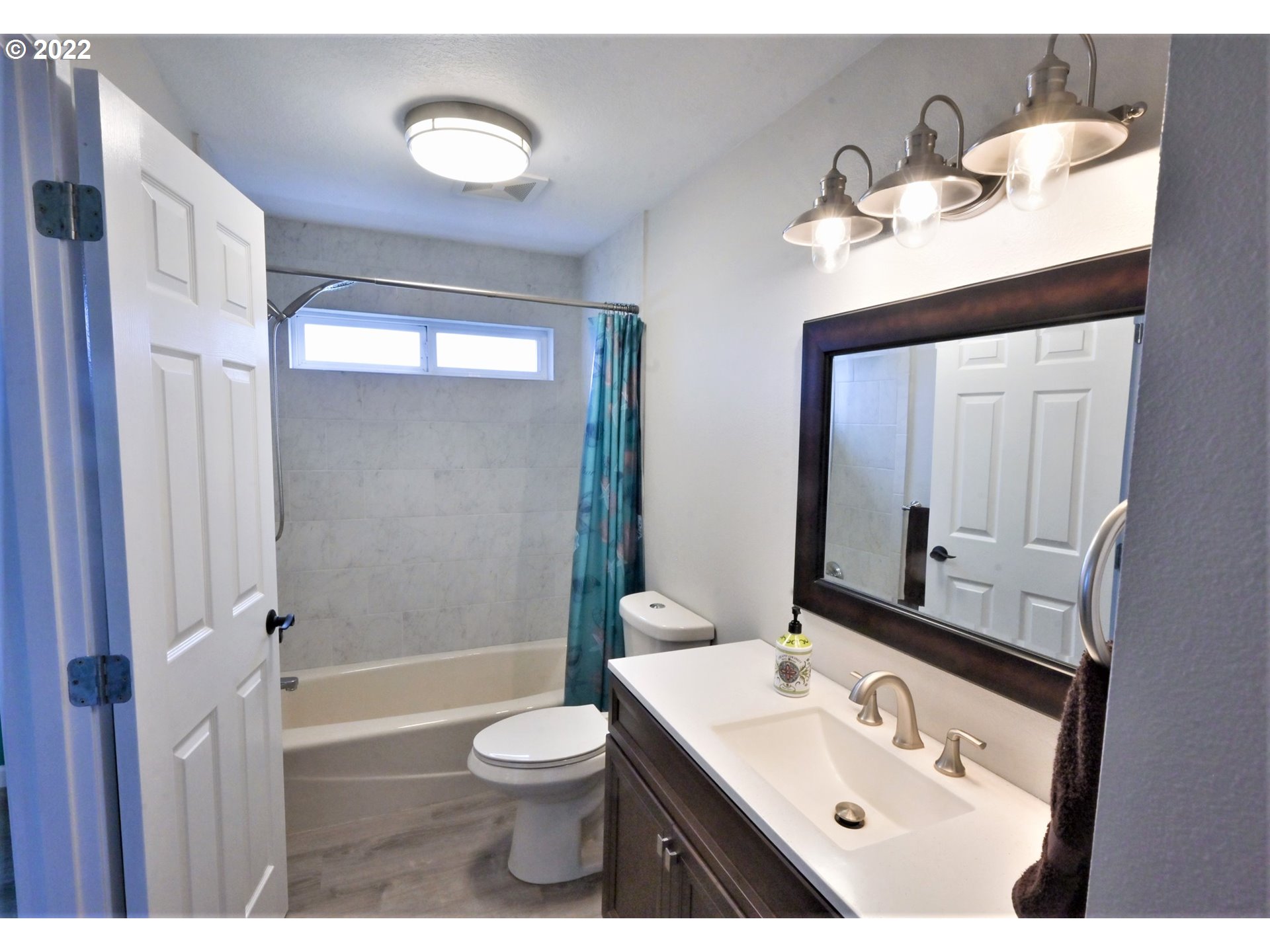 3640 Beach Loop Road Bandon, OR 97411 - Photo 16 of 26 Attached Bathroom #2
