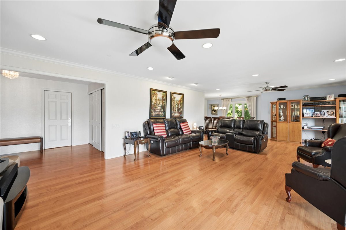 3741 Mission Hills Road, Unit 201 Northbrook, IL 60062 - Photo 8 of 26