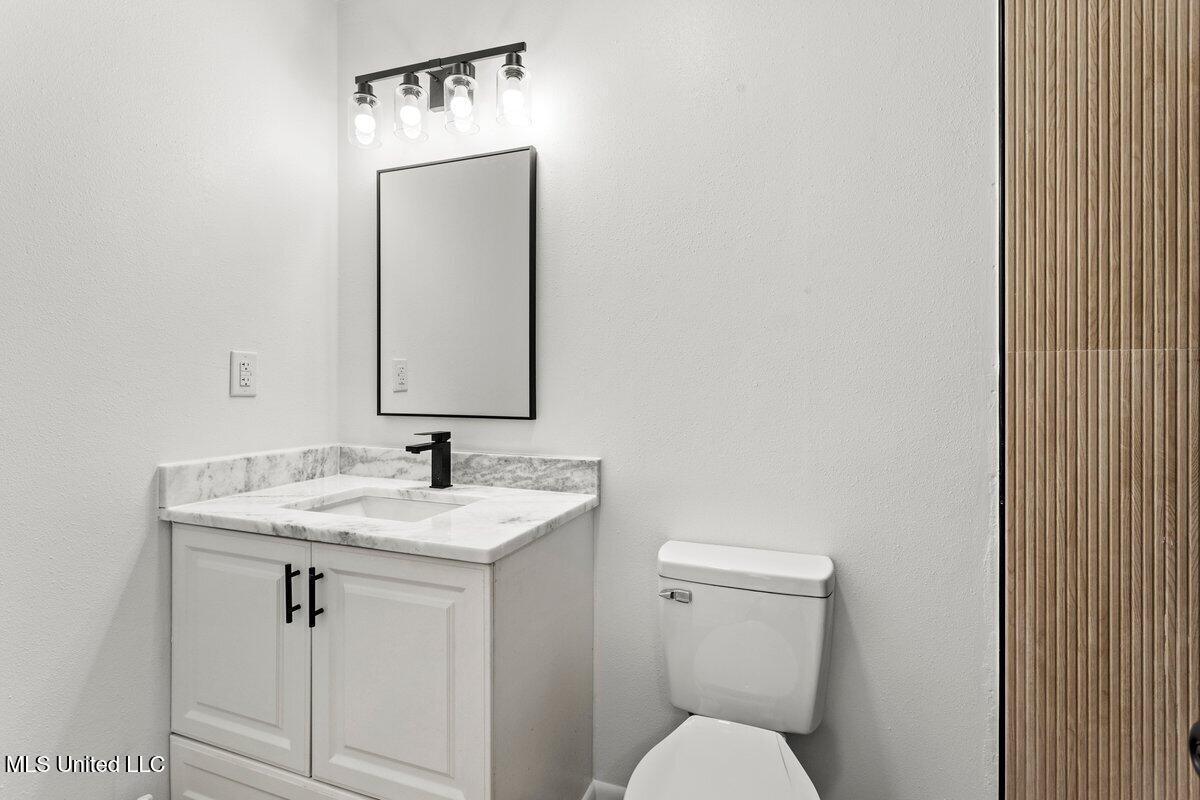 8700 Martin Bluff Road Gautier, MS 39553 - Photo 15 of 26 Primary Bathroom