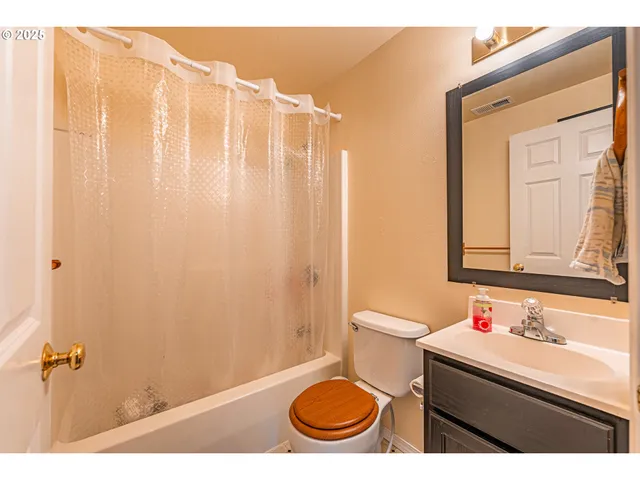 $275,000 | 769 River Road, Eugene, OR 97404