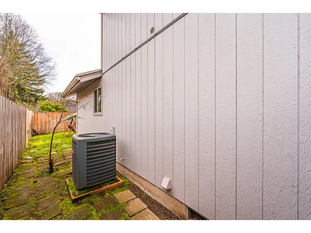 $275,000 | 769 River Road, Eugene, OR 97404