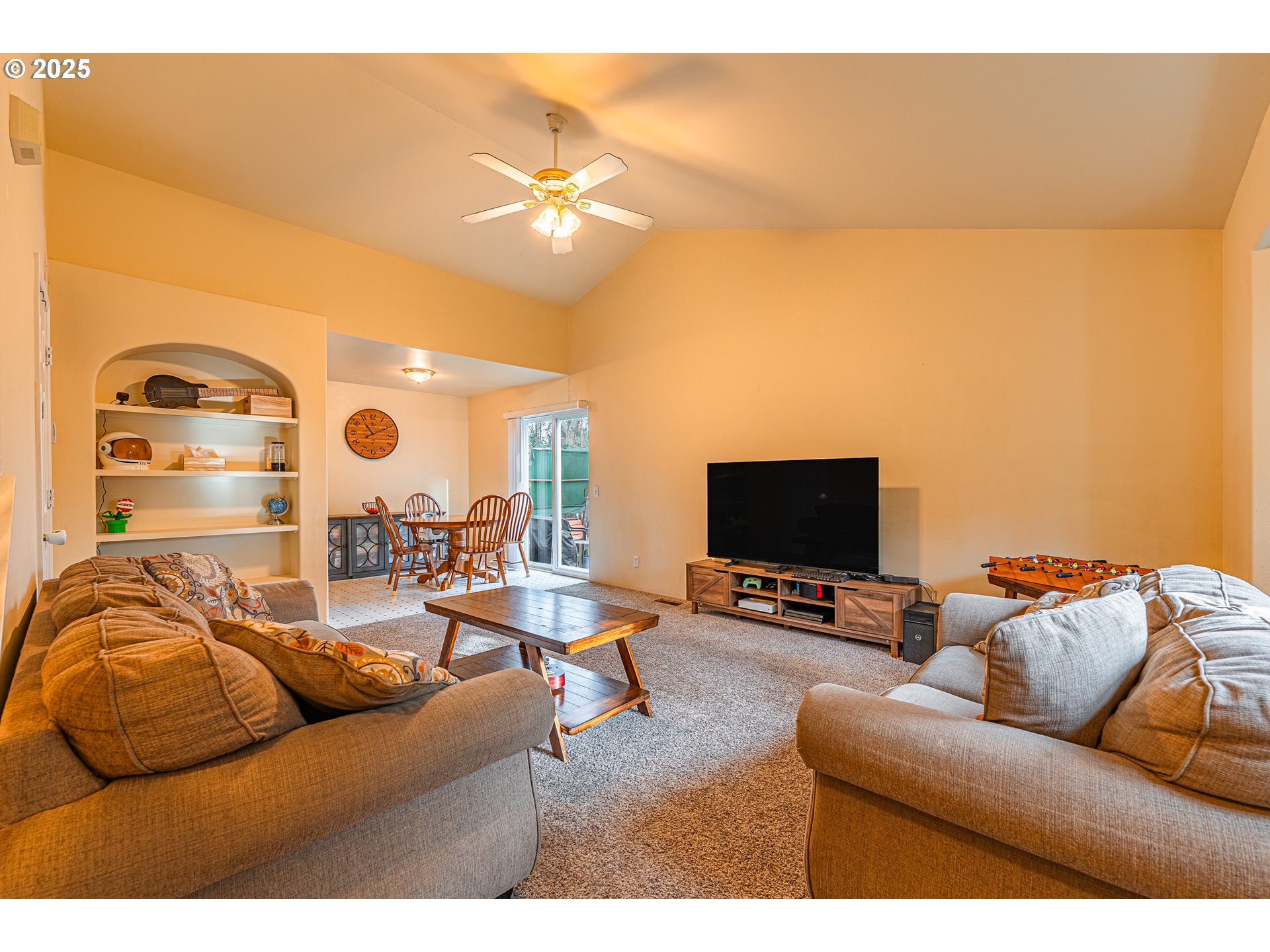 769 River Road Eugene, OR 97404 - Photo 4 of 23 Gallery Image 4