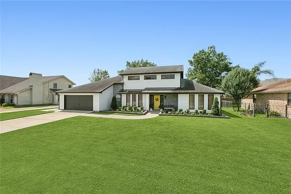 $444,900 | 1800 Lake Salvador Drive, Harvey, LA 70058