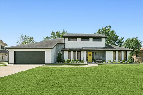 $444,900 | 1800 Lake Salvador Drive, Harvey, LA 70058