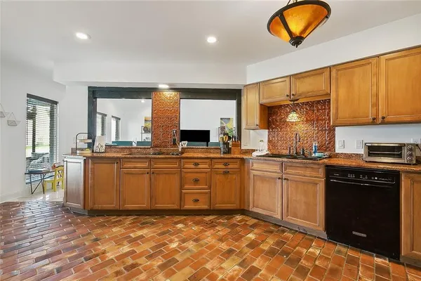 $444,900 | 1800 Lake Salvador Drive, Harvey, LA 70058