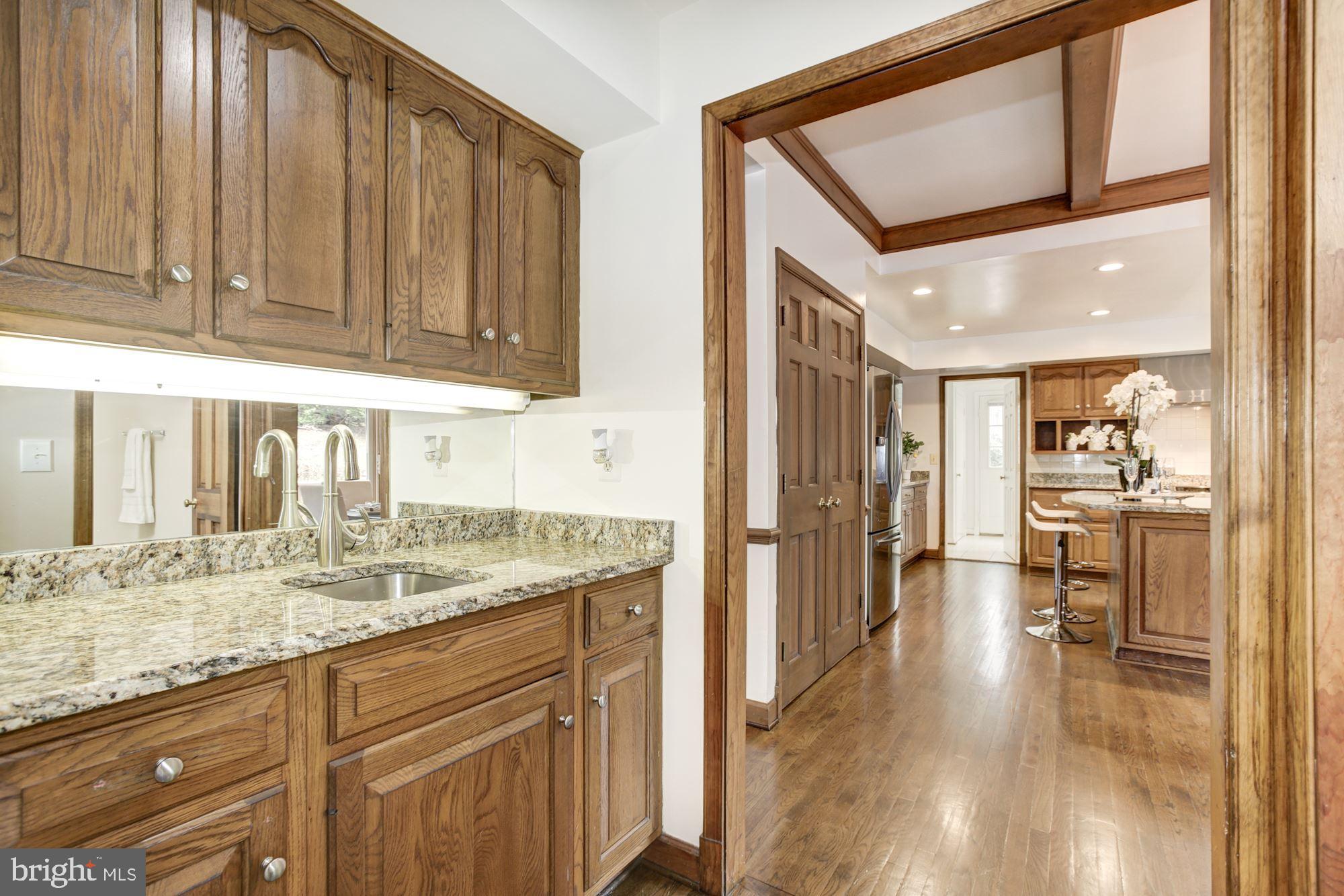 10505 Gainsborough Road Potomac, MD 20854 - Photo 13 of 35