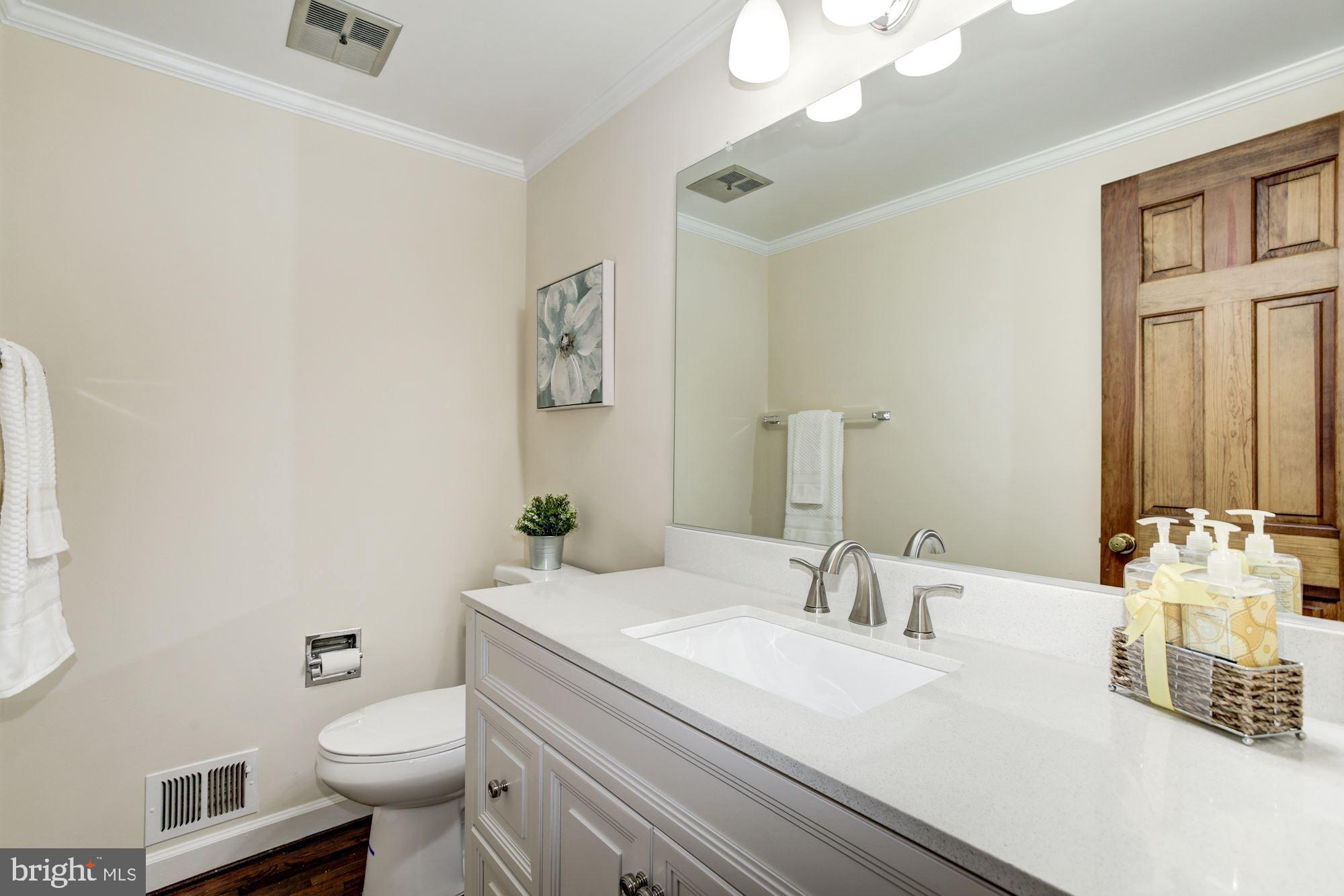 10505 Gainsborough Road Potomac, MD 20854 - Photo 14 of 35