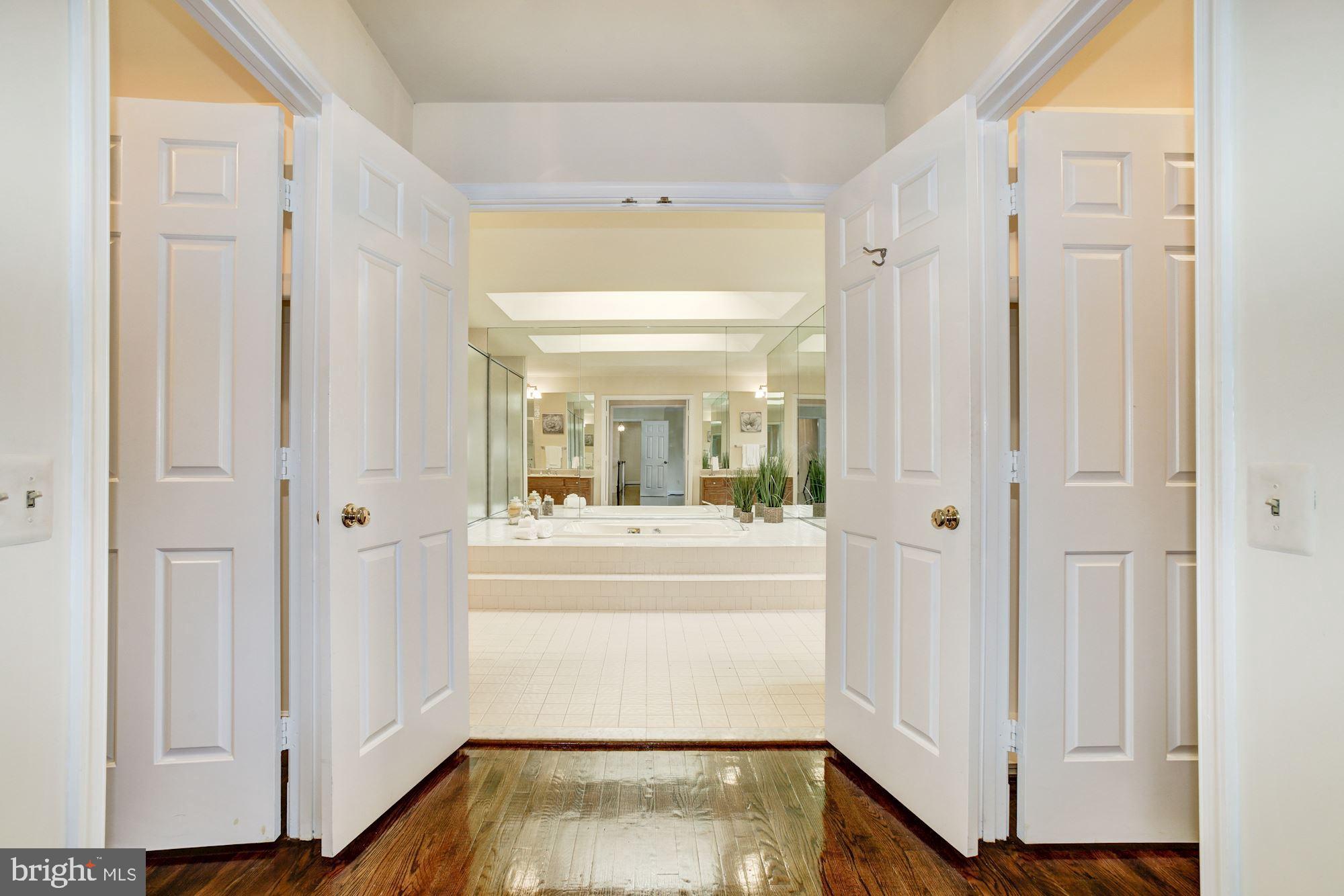 10505 Gainsborough Road Potomac, MD 20854 - Photo 19 of 35