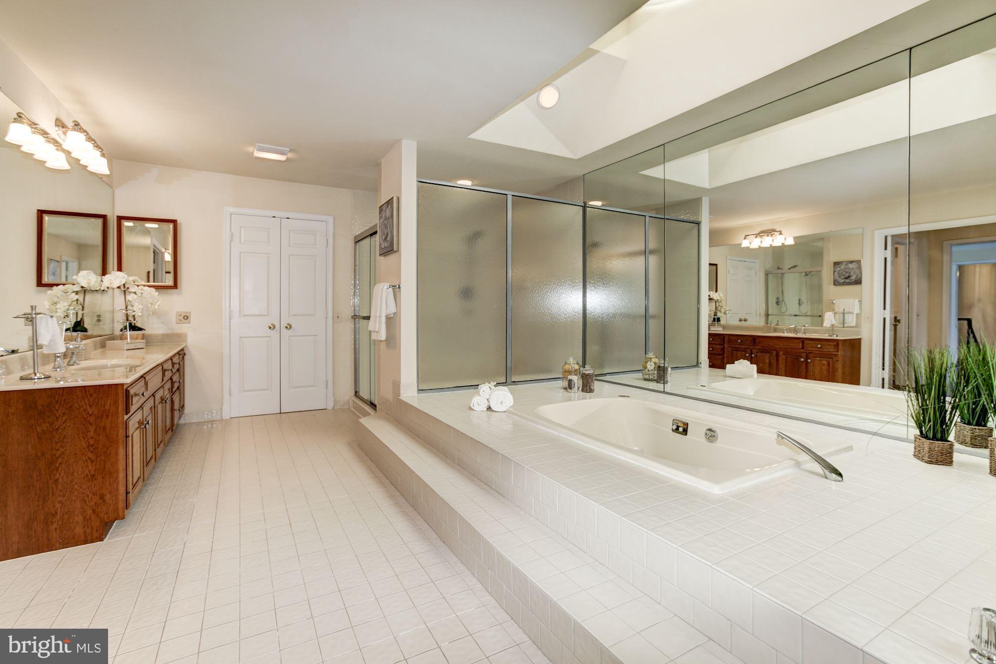10505 Gainsborough Road Potomac, MD 20854 - Photo 21 of 35