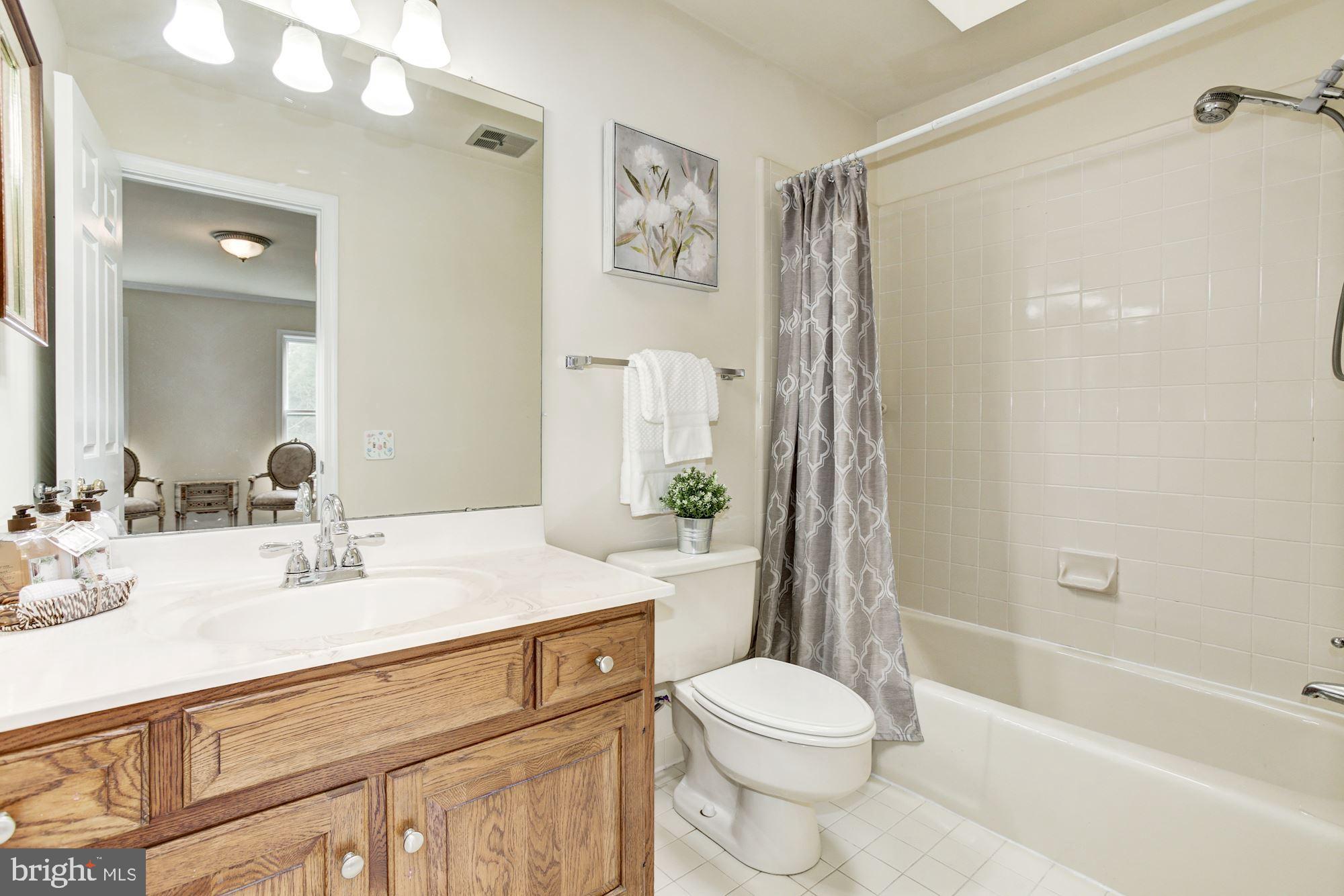 10505 Gainsborough Road Potomac, MD 20854 - Photo 24 of 35