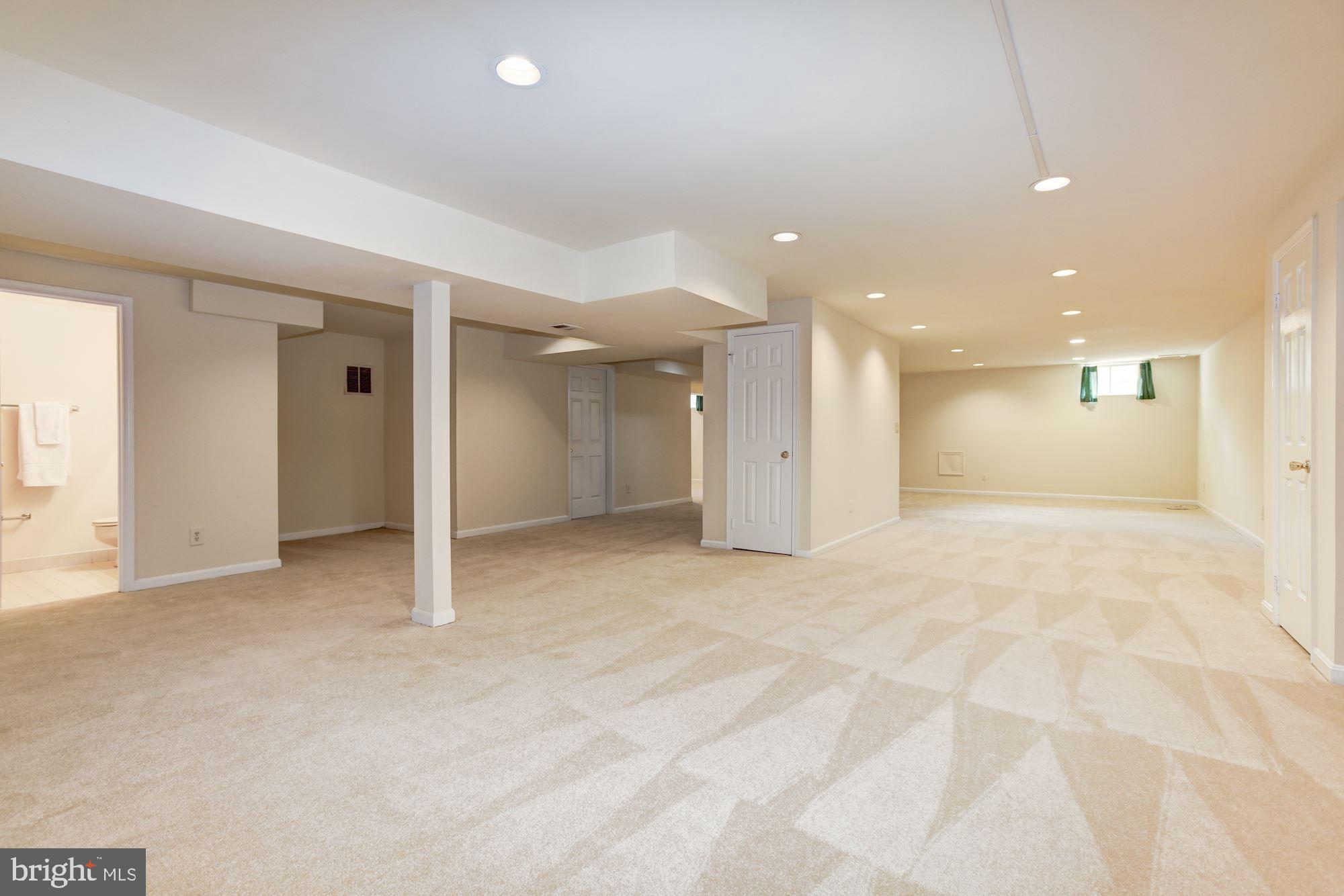 10505 Gainsborough Road Potomac, MD 20854 - Photo 29 of 35