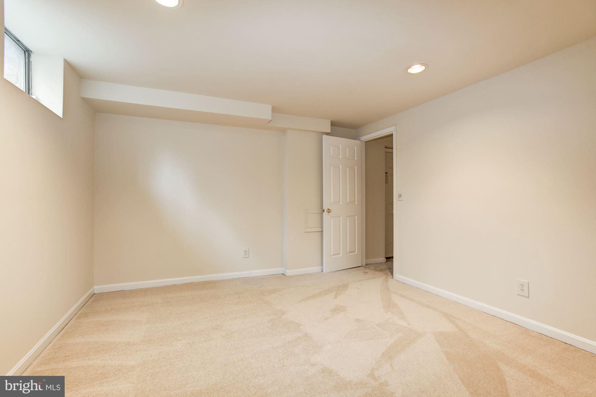 10505 Gainsborough Road Potomac, MD 20854 - Photo 30 of 35