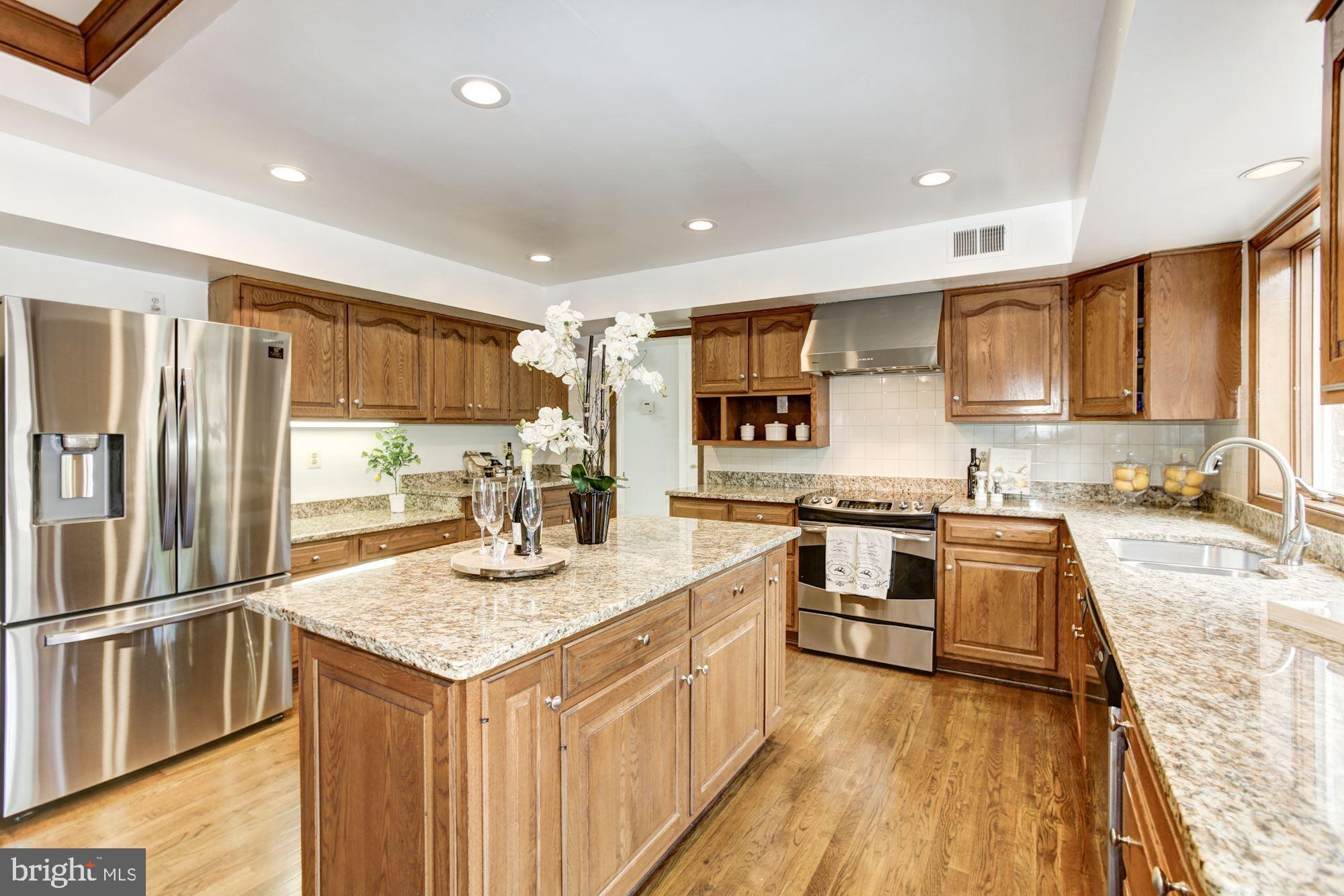 10505 Gainsborough Road Potomac, MD 20854 - Photo 9 of 35
