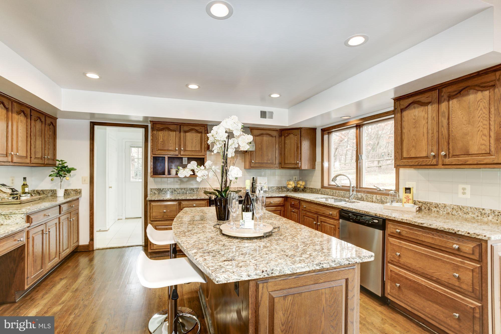 10505 Gainsborough Road Potomac, MD 20854 - Photo 10 of 35