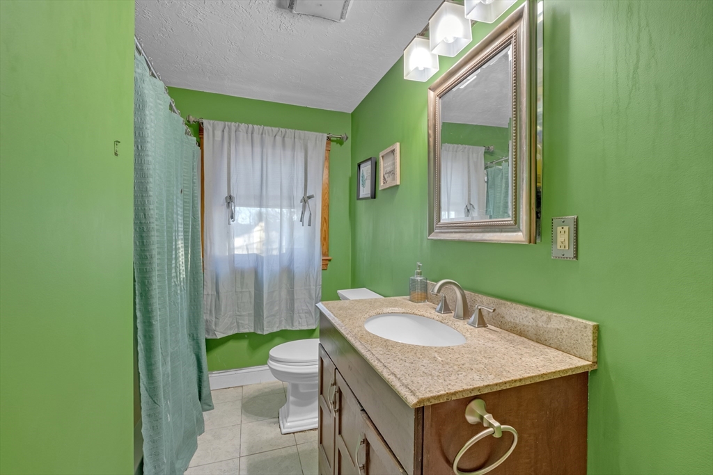 72 Youngs Road Lunenburg, MA 01462 - Photo 11 of 36