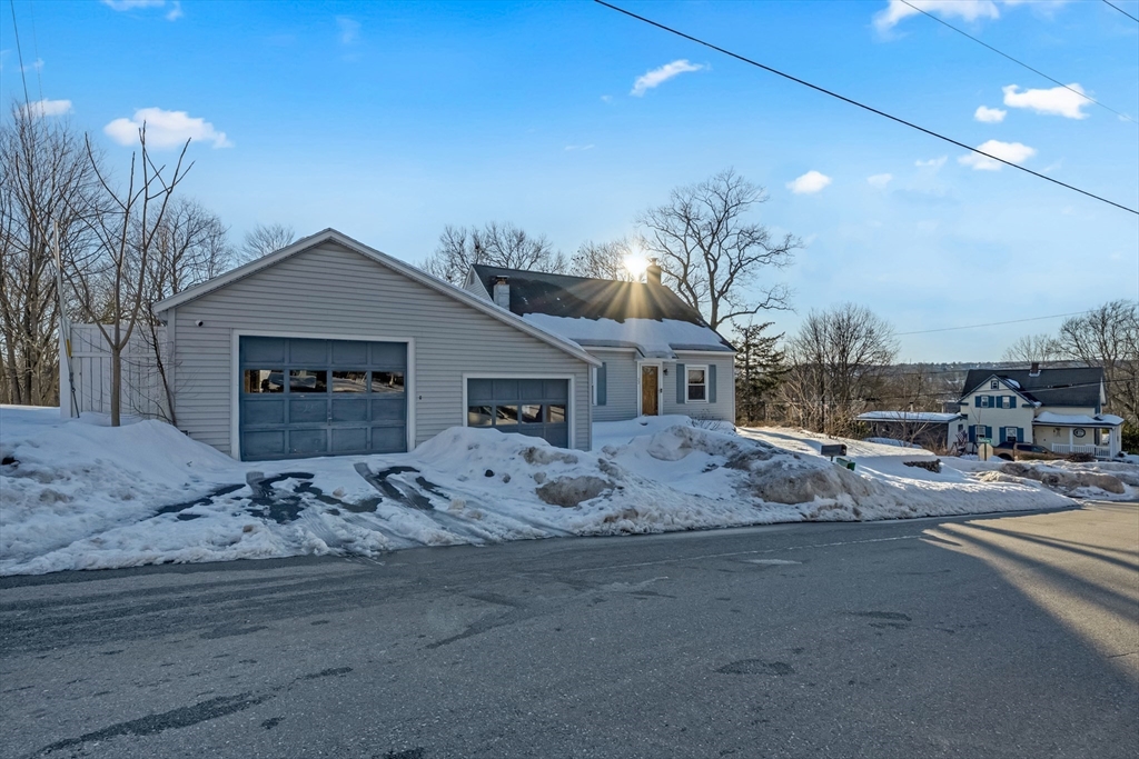 72 Youngs Road Lunenburg, MA 01462 - Photo 3 of 36