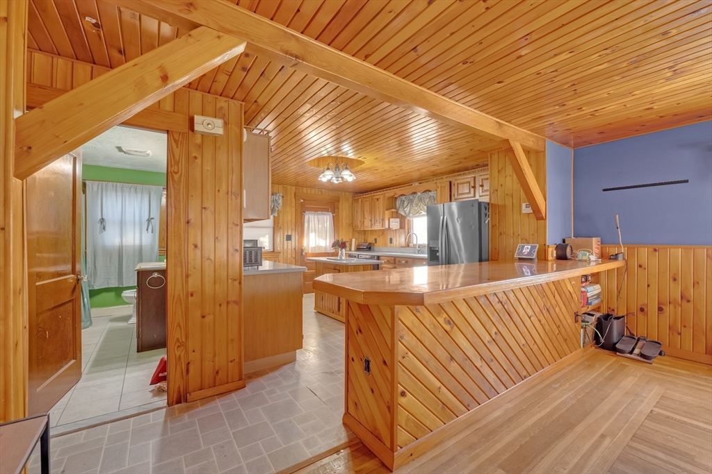 72 Youngs Road Lunenburg, MA 01462 - Photo 7 of 36