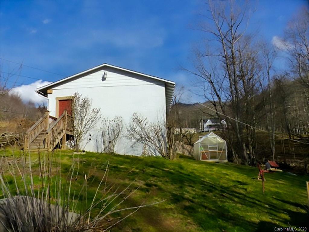 402 Pine Root Branch Road Bakersville, NC 28705 - Photo 16 of 23 Gallery Image 16