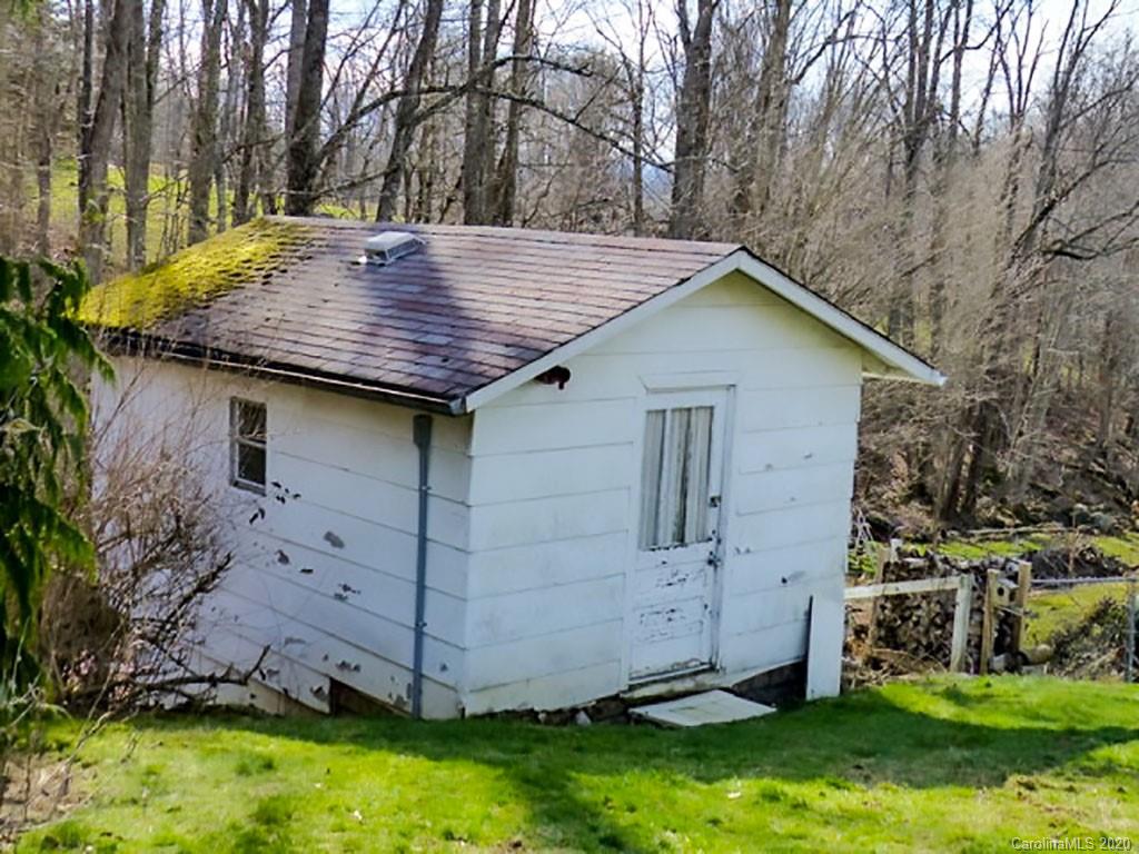402 Pine Root Branch Road Bakersville, NC 28705 - Photo 18 of 23 Gallery Image 18