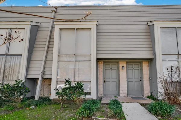 $1,200 | 5929 Queensloch Drive, Unit 118, Houston, TX 77096