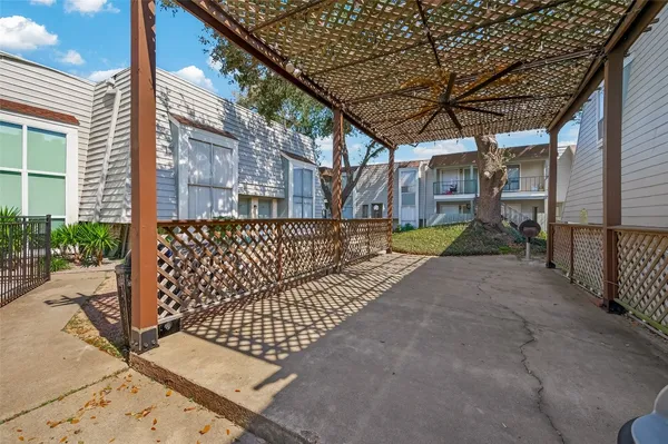 a view of a backyard with pathway