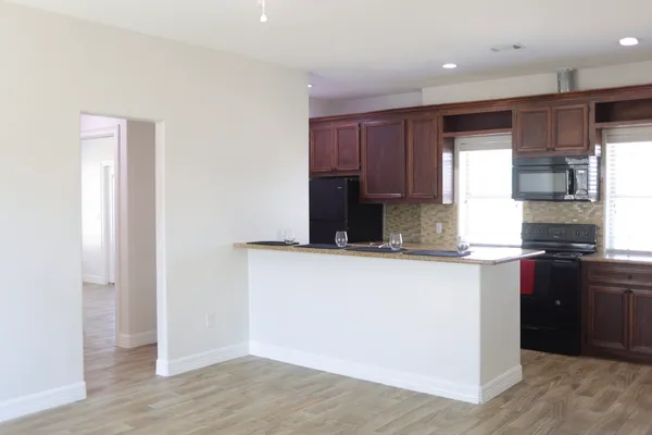 $1,200 | 716 Kolb Road, Unit 301, South Houston, TX 77587