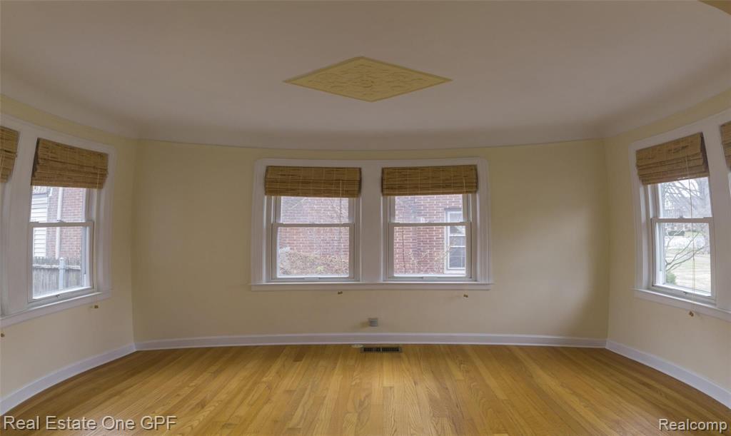1210 Yorkshire Road Grosse Pointe Park, MI 48230 - Photo 11 of 37
