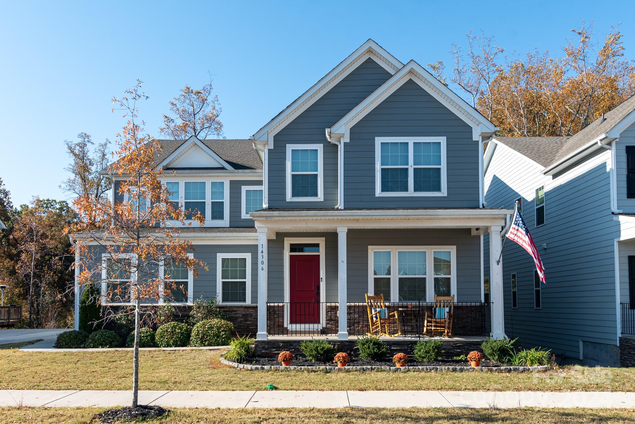 14306 Sunnyhill Grove Road Davidson, NC 28036 - Photo 2 of 35 front view of a house