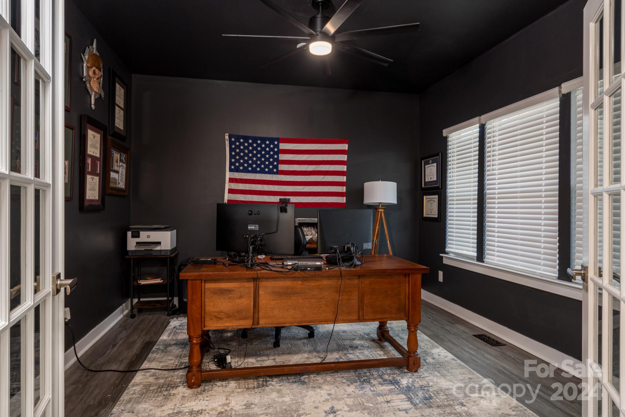 14306 Sunnyhill Grove Road Davidson, NC 28036 - Photo 5 of 35 a room with furniture