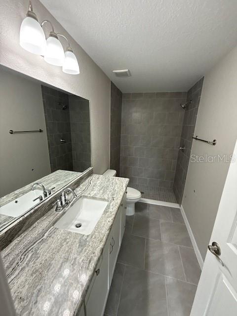 17574 Southwest 112th Place Dunnellon, FL 34432 - Photo 4 of 26 a bathroom with a tub sink and mirror